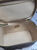 Geanta de dama Louis Vuitton pentru machiaje - imagine 4
