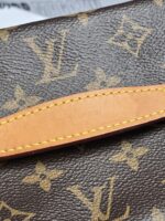 Geanta de dama Louis Vuitton pentru machiaje - imagine 7